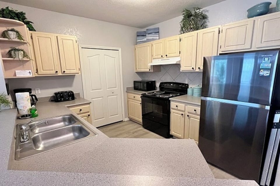 Fully Equipped Kitchen !