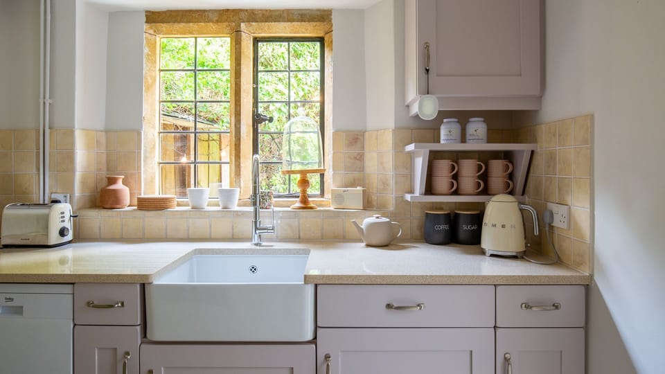 Kitchen, Thatch on the Green, Bolthole Retreats