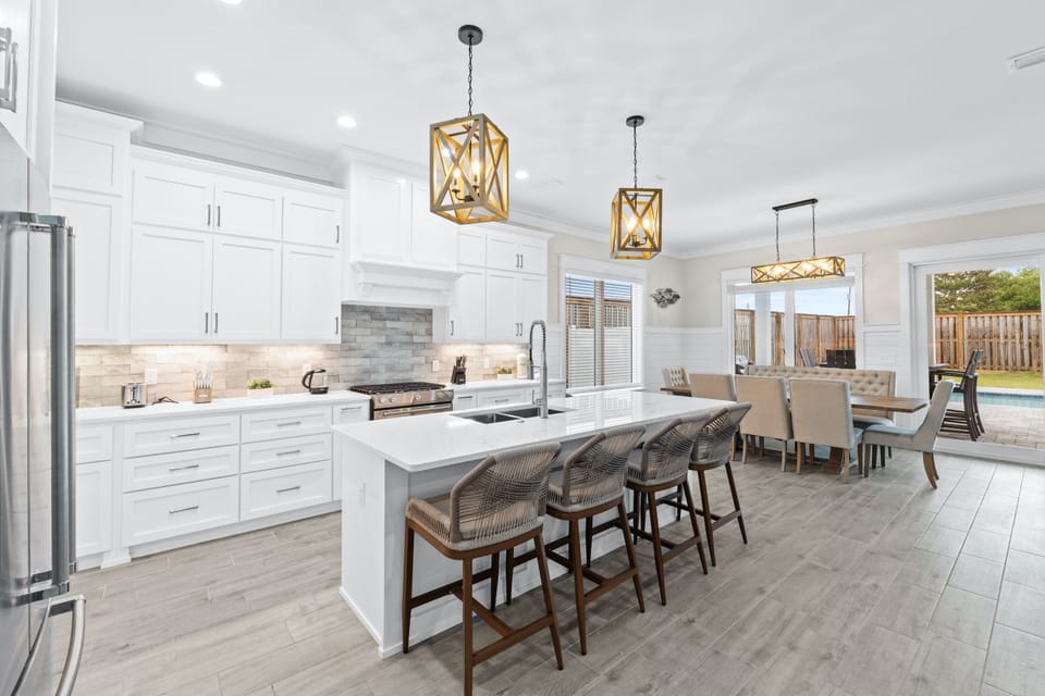 Kitchen with Breakfast Bar