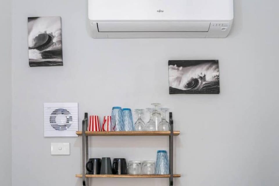 show  new reverse cycle air conditioner
plenty of glass wear