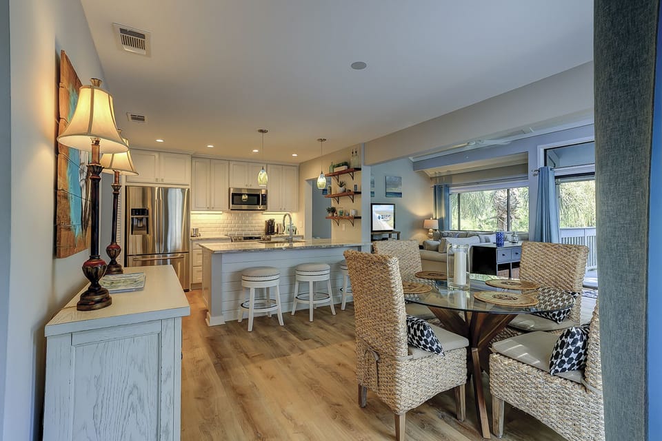Kitchen/Dining Area
