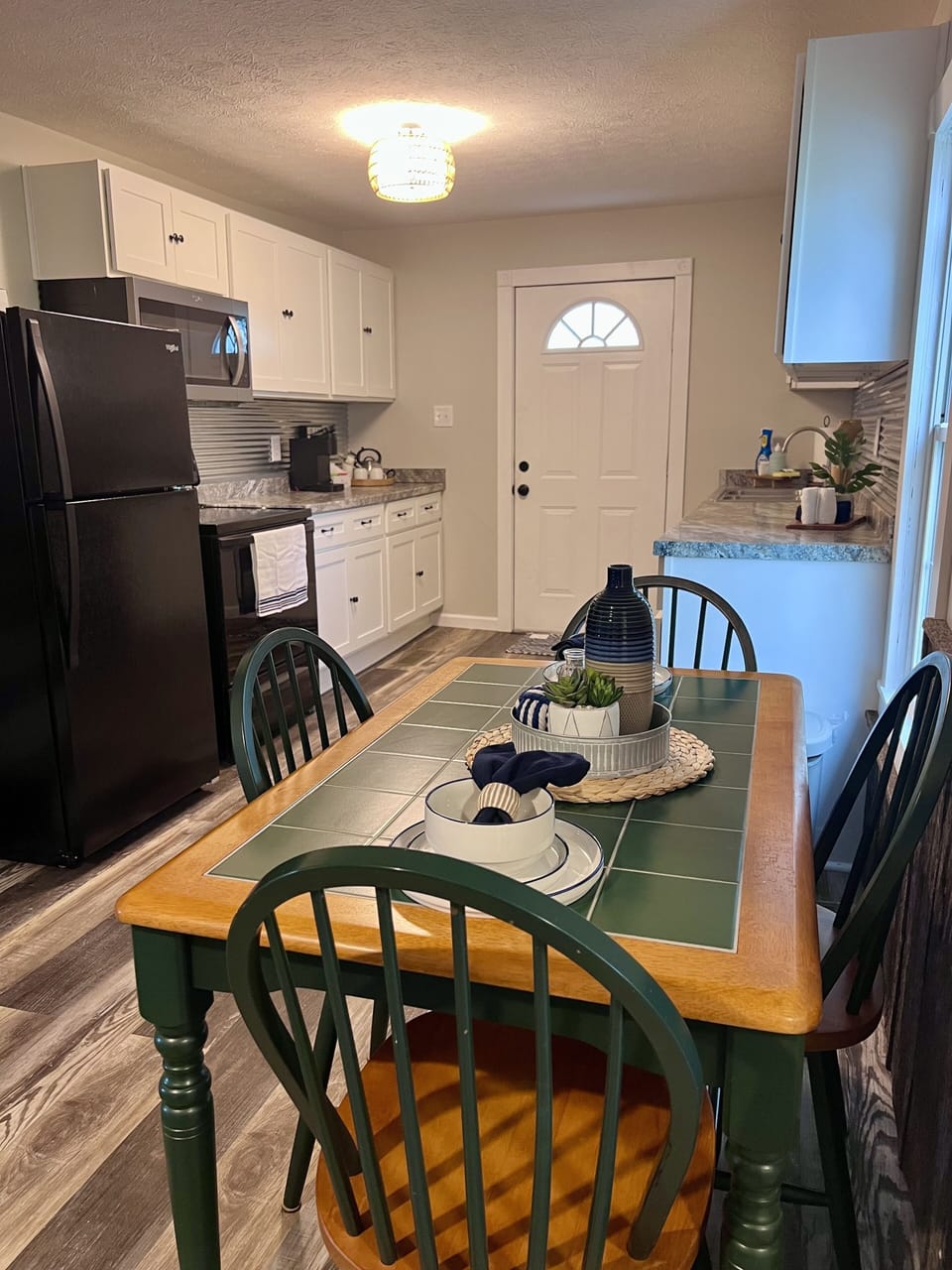 Full sized Kitchen 
Dishwasher
Keurig