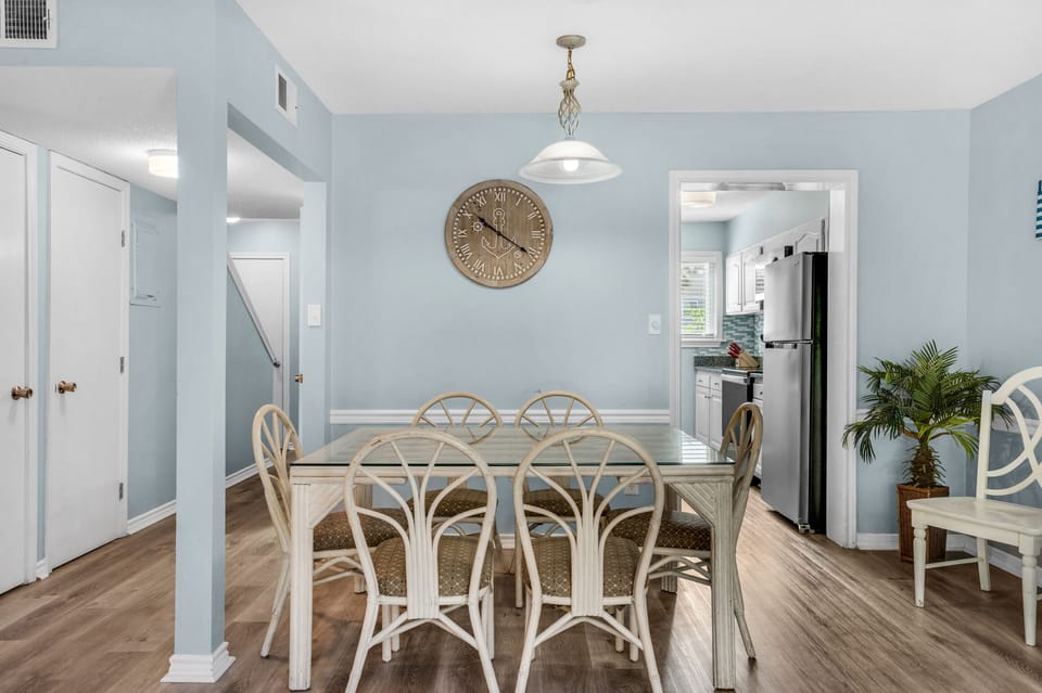 Dining table seats 6