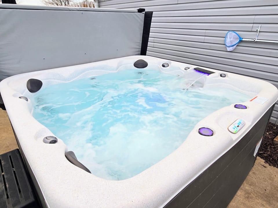 6 person hot tub