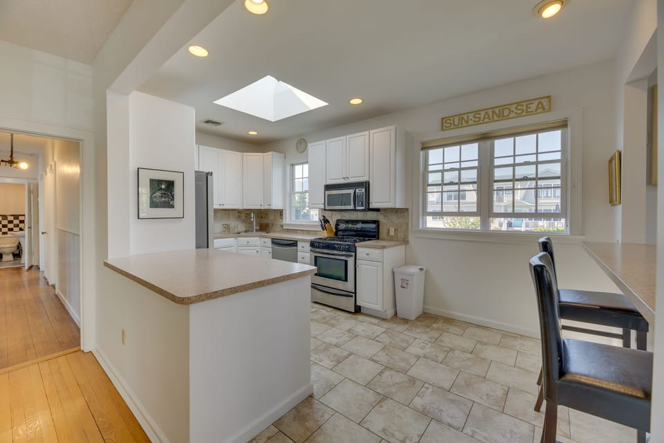 Kitchen | Cooking Basics | Coffee Maker | Paper Towels/Trash Bags Provideden