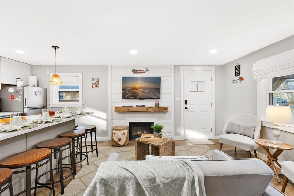 Living area with two armchairs, a small sofa that converts to twin sofa bed