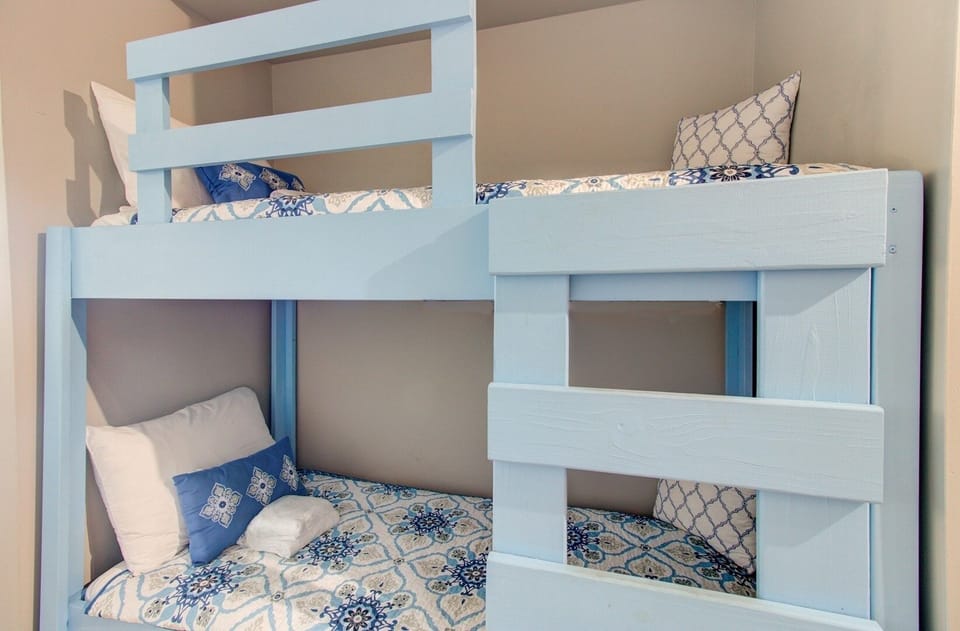 Atlantic Towers 309-print-021-035-Hall Bunks-4200x2760-300dpi