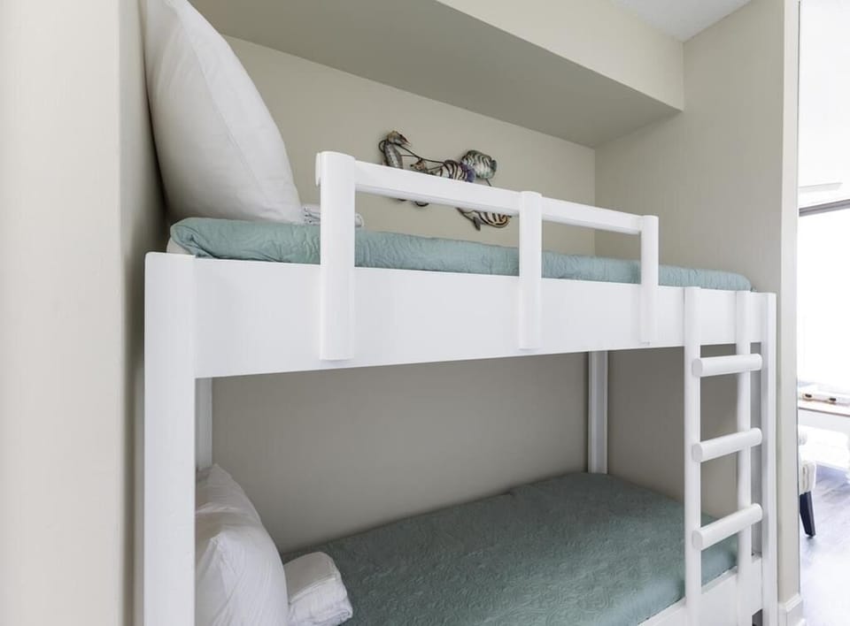 Atlantic Towers 204-large-018-024-Hall Bunks-1356x1000-72dpi