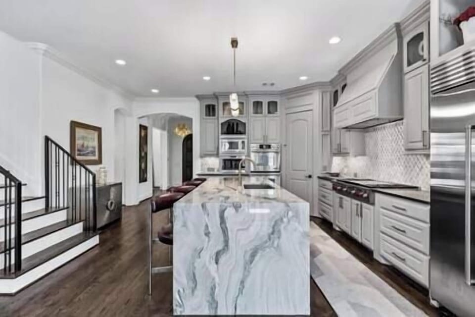 Full kitchen