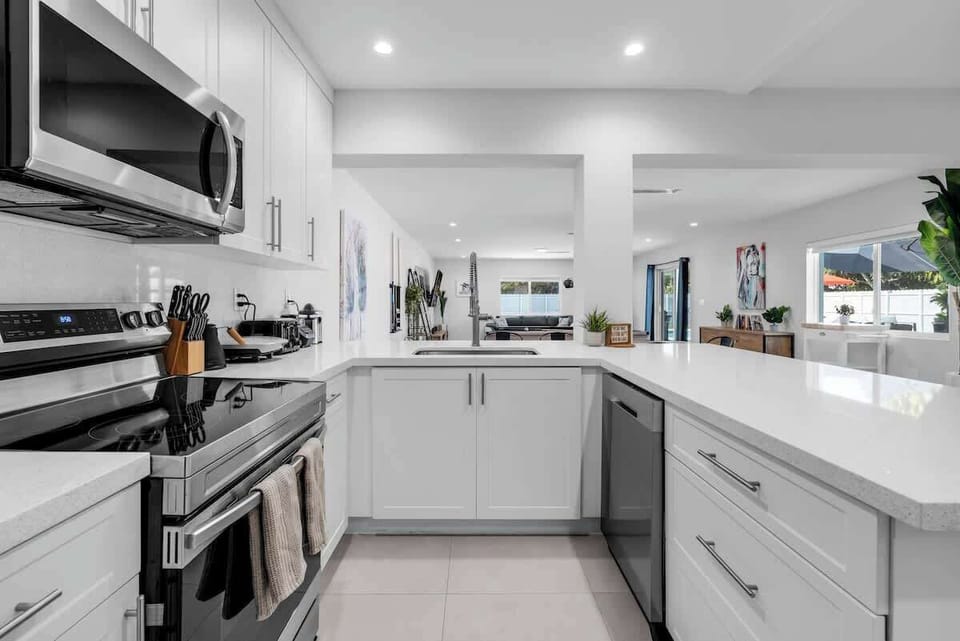 Kitchen Paradise: Modern design with sleek appliances and an inviting atmosphere for culinary creations!