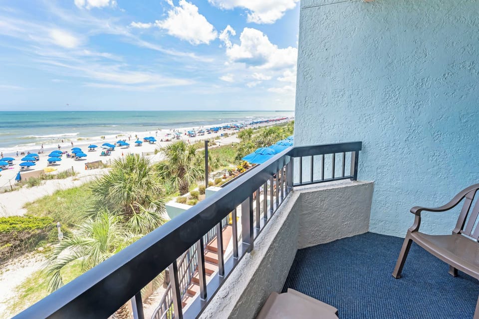 Breathtaking Views from Balcony!

