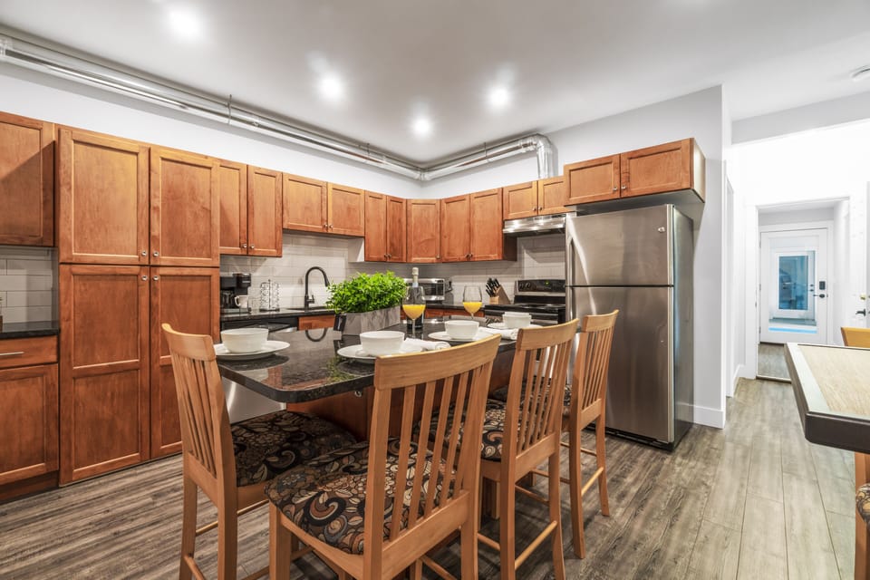 kitchen/ dining area