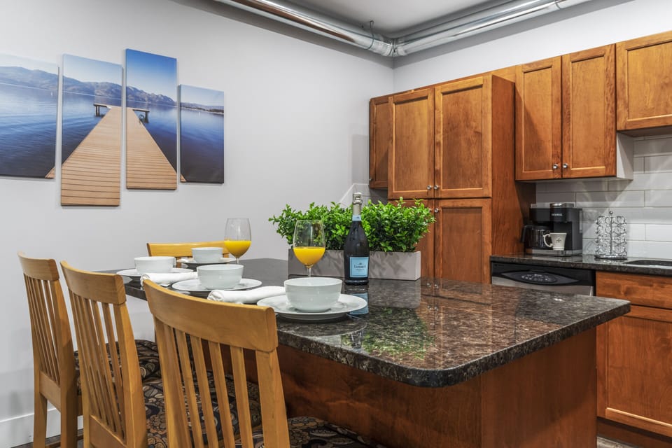 Kitchen island/ dining area