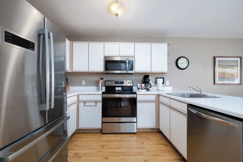 Fully Stocked Kitchen with Dishwasher