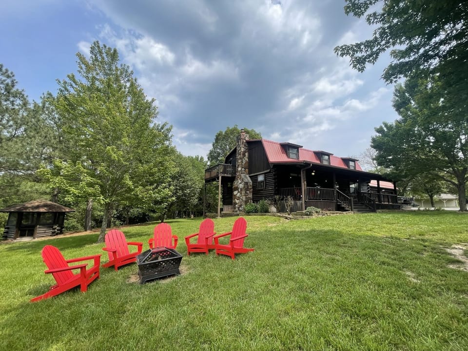Front view of Dogwood Cabin
