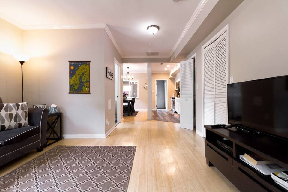 Don't you just love the seamless transition from living to dining? Wish you could experience it in person! #diningroomgoals