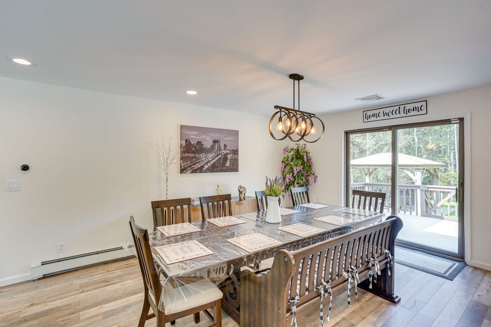 Dining Area | Main Level | Dishware/Flatware Provided