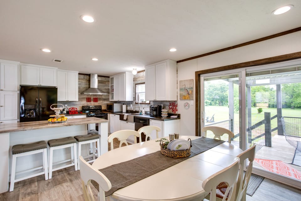 Kitchen & Dining Area | Keyless Entry