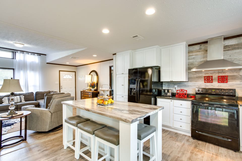 Kitchen | Equipped w/ Cooking Essentials