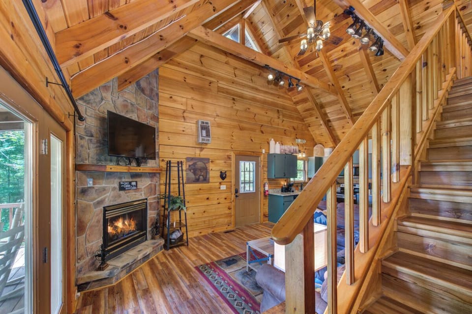 Sunrise Pointe's cozy living area