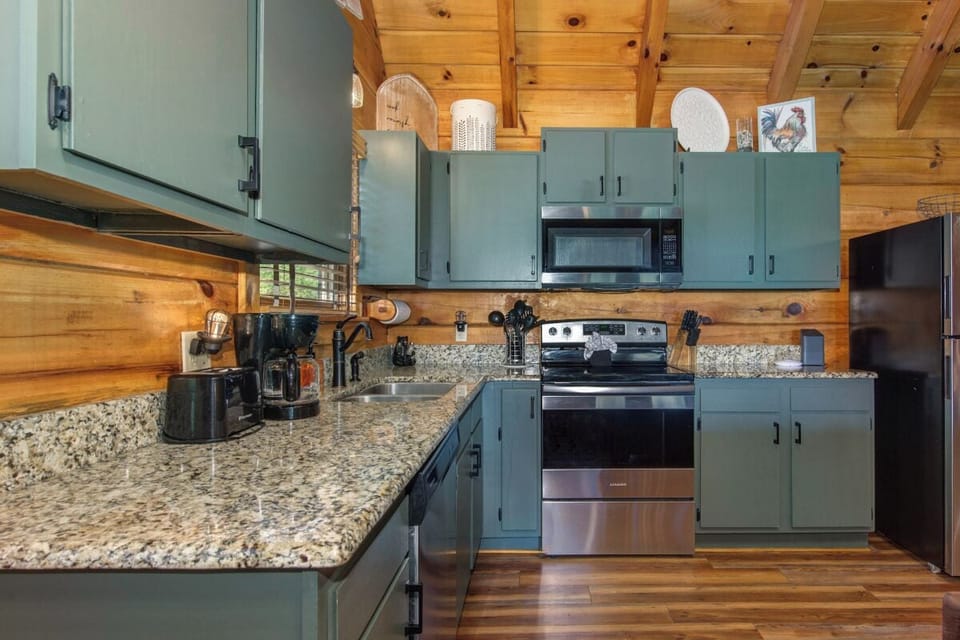 Sunrise Pointe's fully equipped kitchen