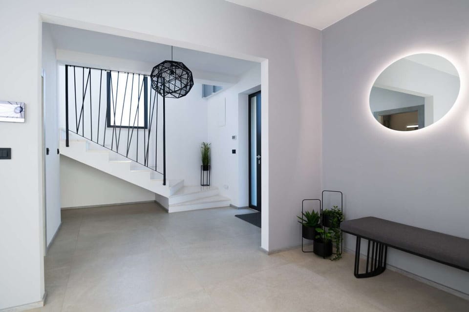 Entrance / Reception