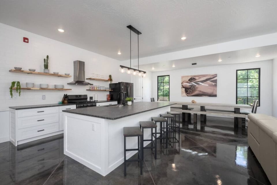Main House Kitchen (Seating for 5)