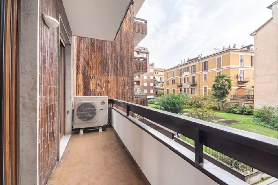 Activities, Balcony / Terrace / Patio, Building Exterior, City, Main Entrance, Spring, Summer