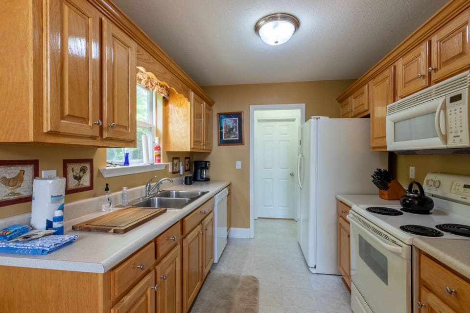 Kitchen - Full Kitchen