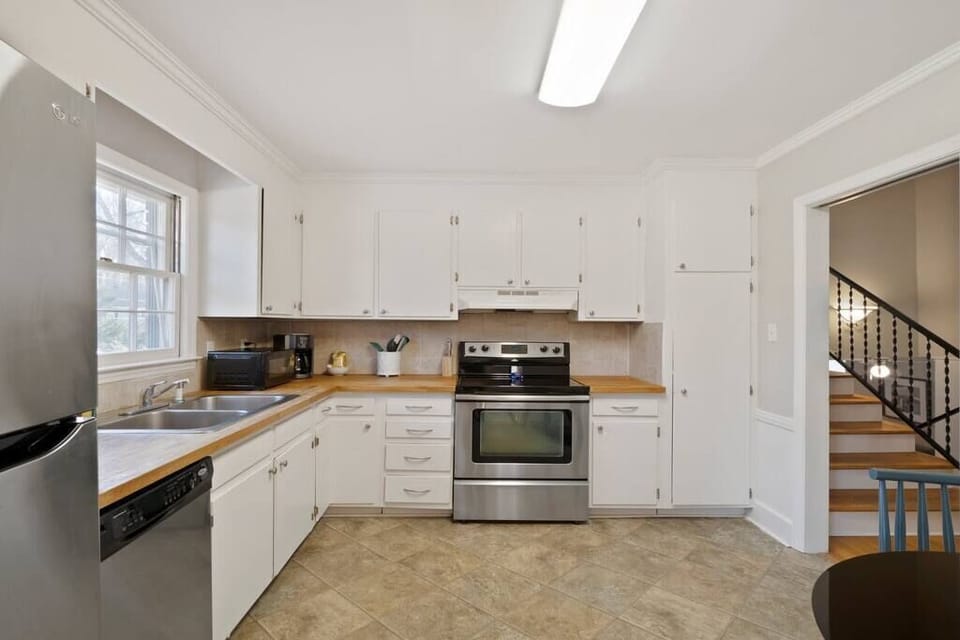 Open, Spacious Kitchen