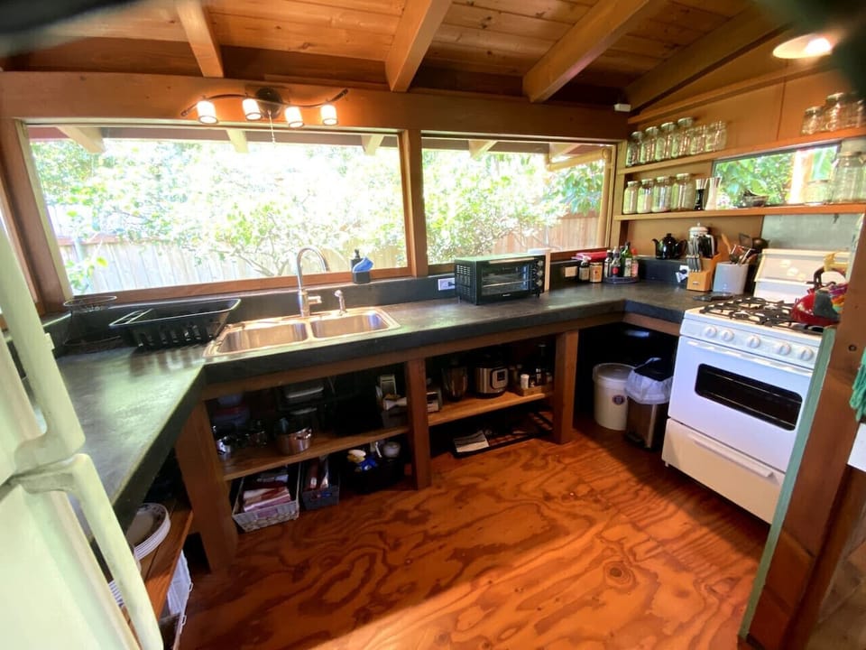 Simple Kitchen with everything you need