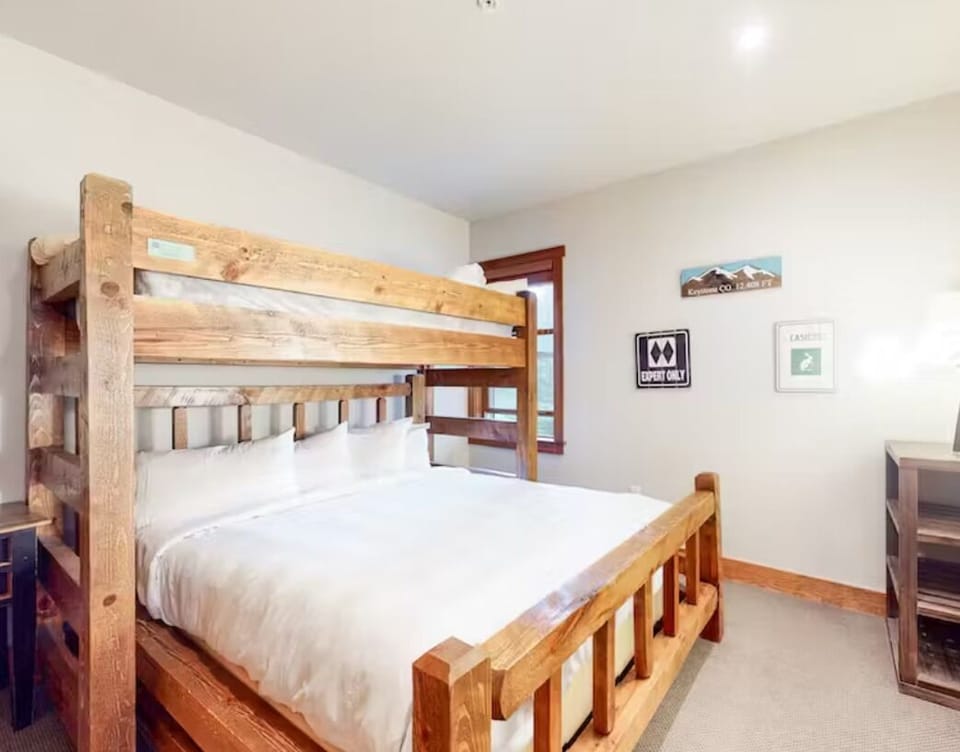 Wood accents provide that Colorado touch