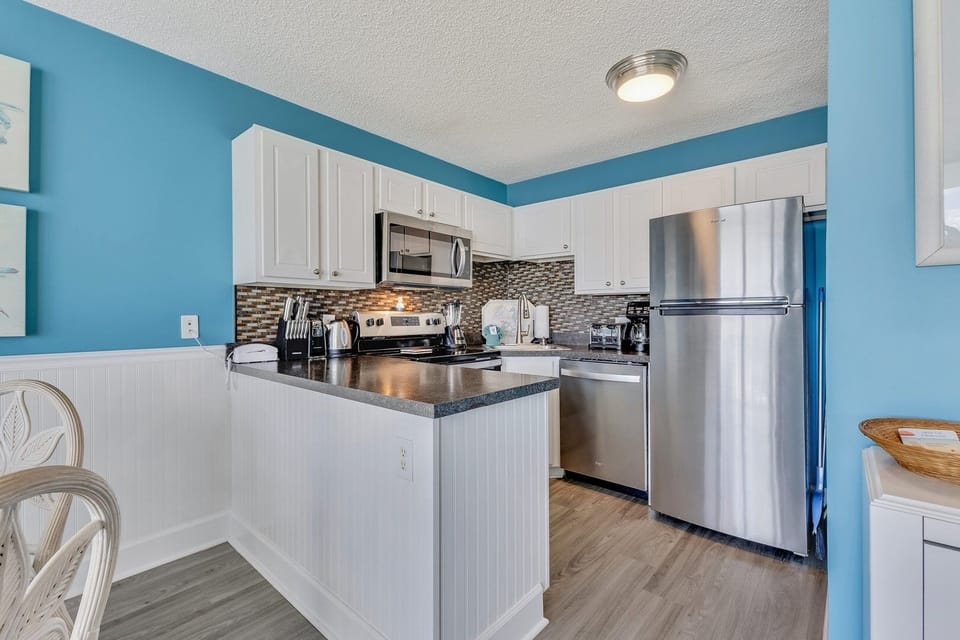 Atlantic Towers 403-print-008-016-Kitchen-4200x2800-300dpi