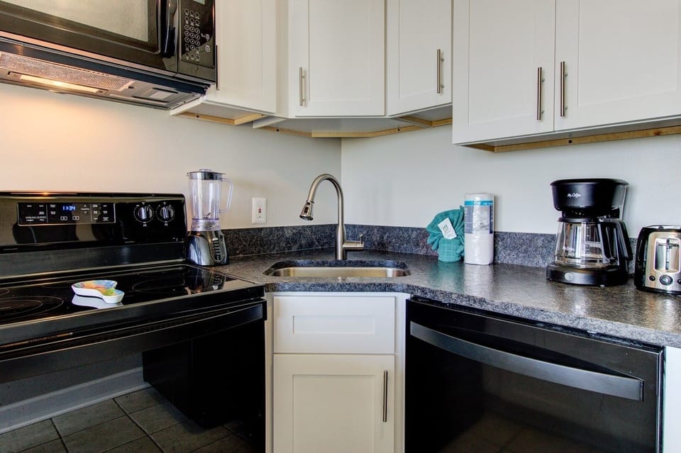 Atlantic Towers 103-print-010-014-Kitchen-4200x2797-300dpi