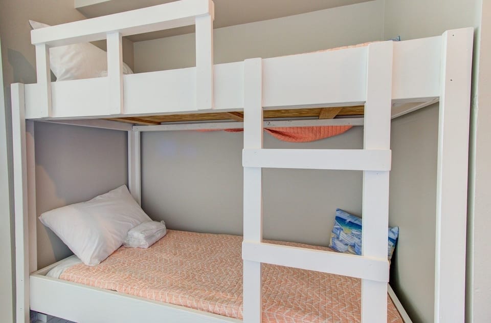 Atlantic Towers 103-print-017-004-Hall Bunks-4200x2760-300dpi