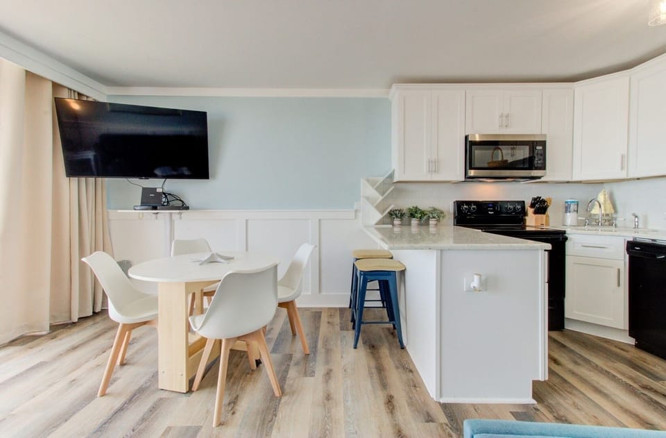 Atlantic Towers 509-print-008-014-KitchenEating Area-2048x1345-300dpi