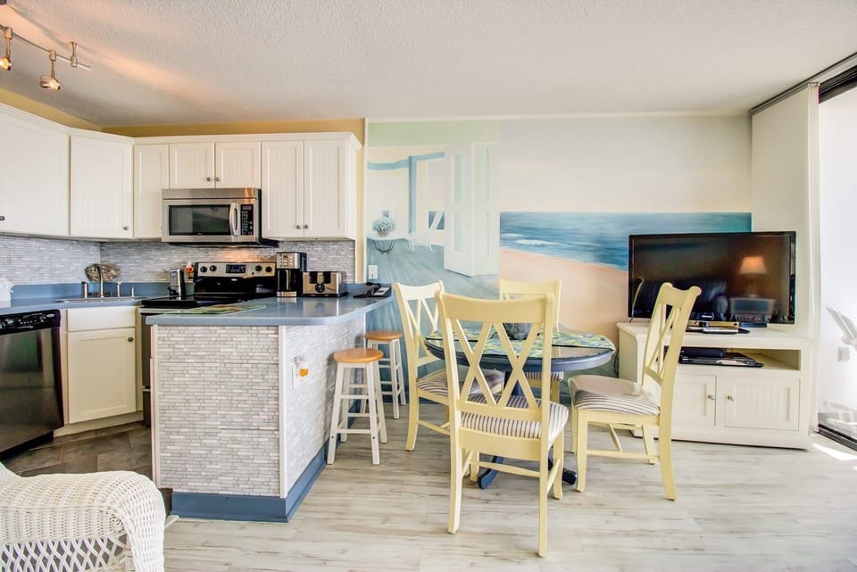 Atlantic Towers 910-print-007-011-Eating Area  Kitchen-4200x2804-300dpi