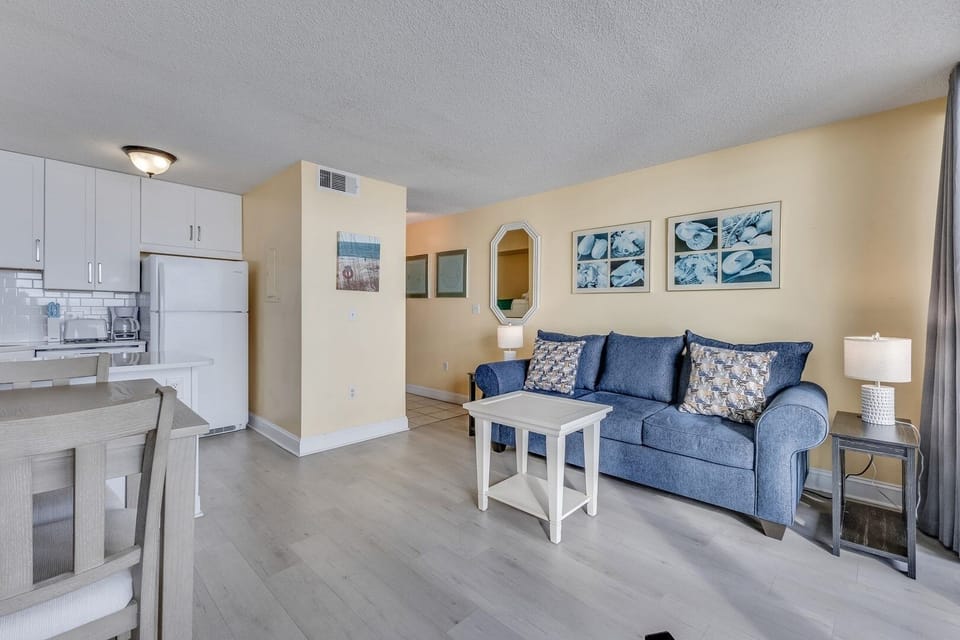 Atlantic Towers 709-print-005-013-Main Living Area-4200x2800-300dpi