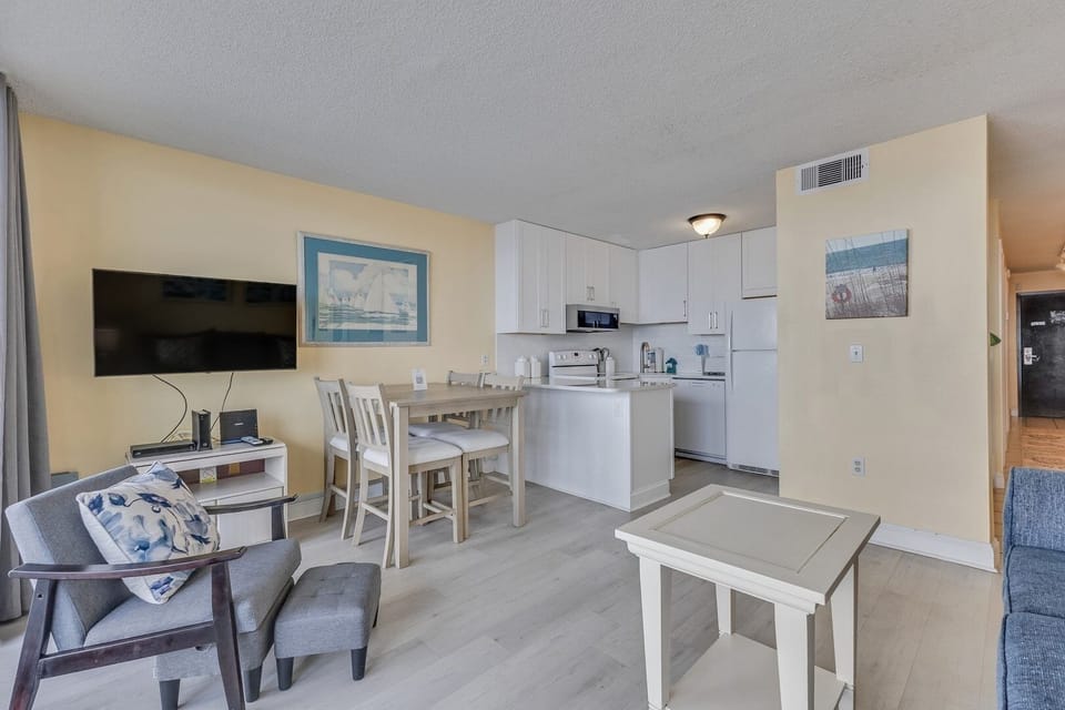 Atlantic Towers 709-print-007-010-Main Living Area-4200x2800-300dpi