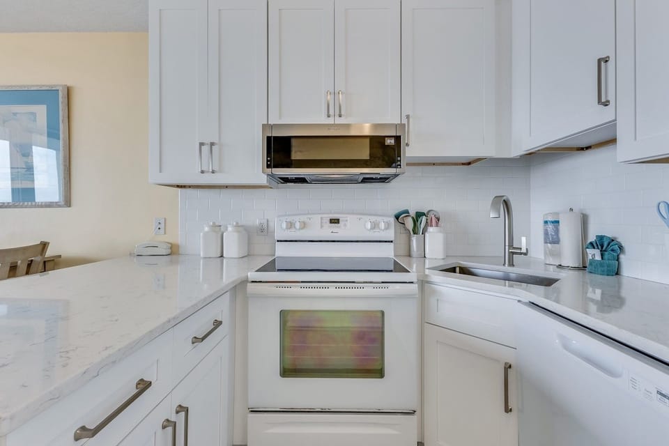 Atlantic Towers 709-print-010-005-Kitchen-4200x2800-300dpi