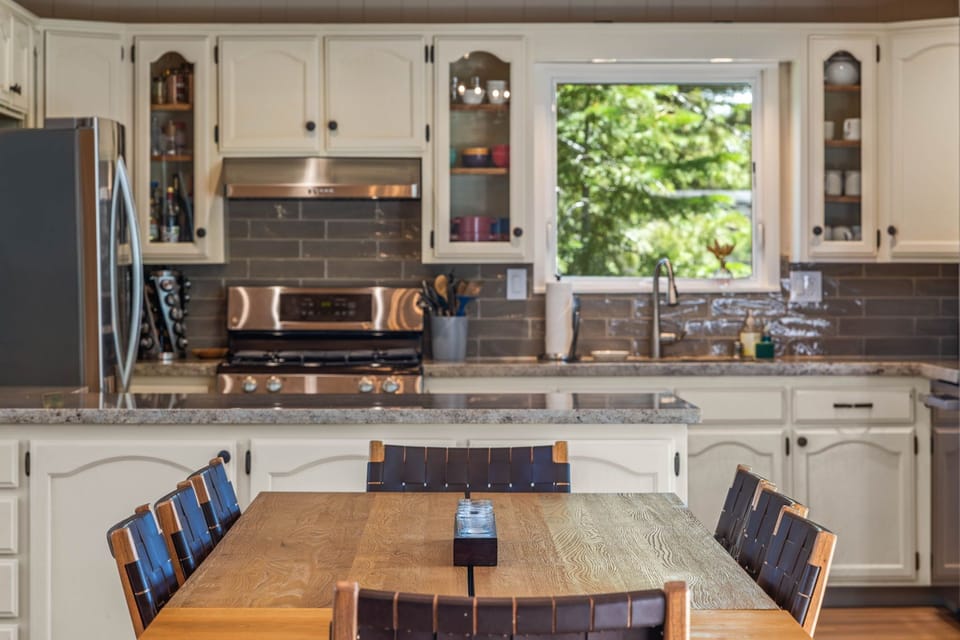 Dining table and full kitchen