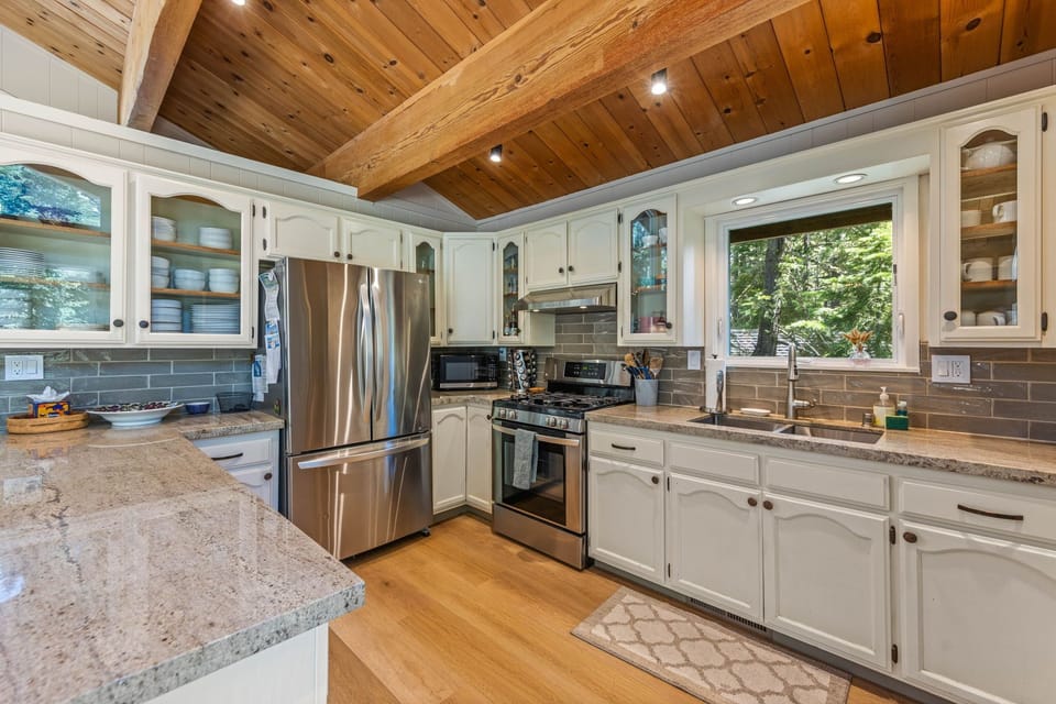 Full Kitchen
