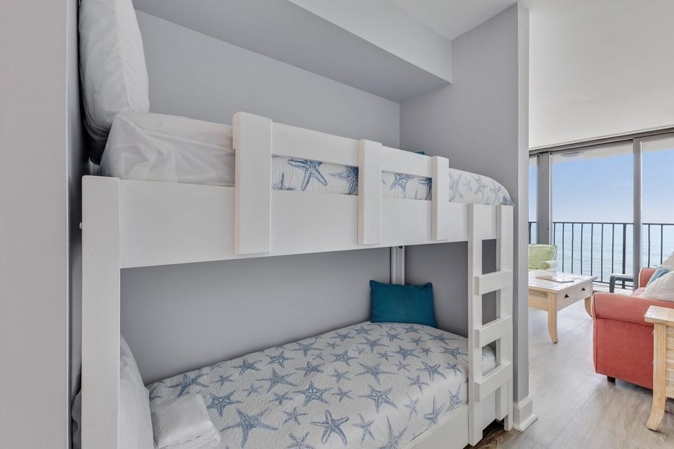 Atlantic Towers 1106-print-018-031-Hall Bunks-4200x2800-300dpi