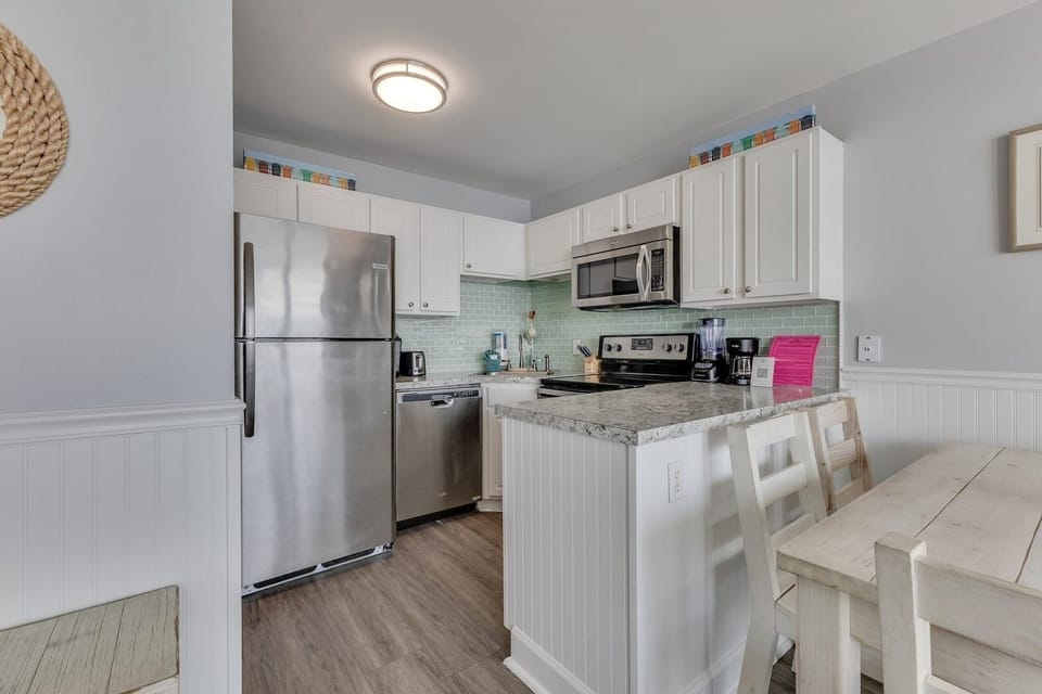 Atlantic Towers 1106-print-009-046-Kitchen-4200x2800-300dpi