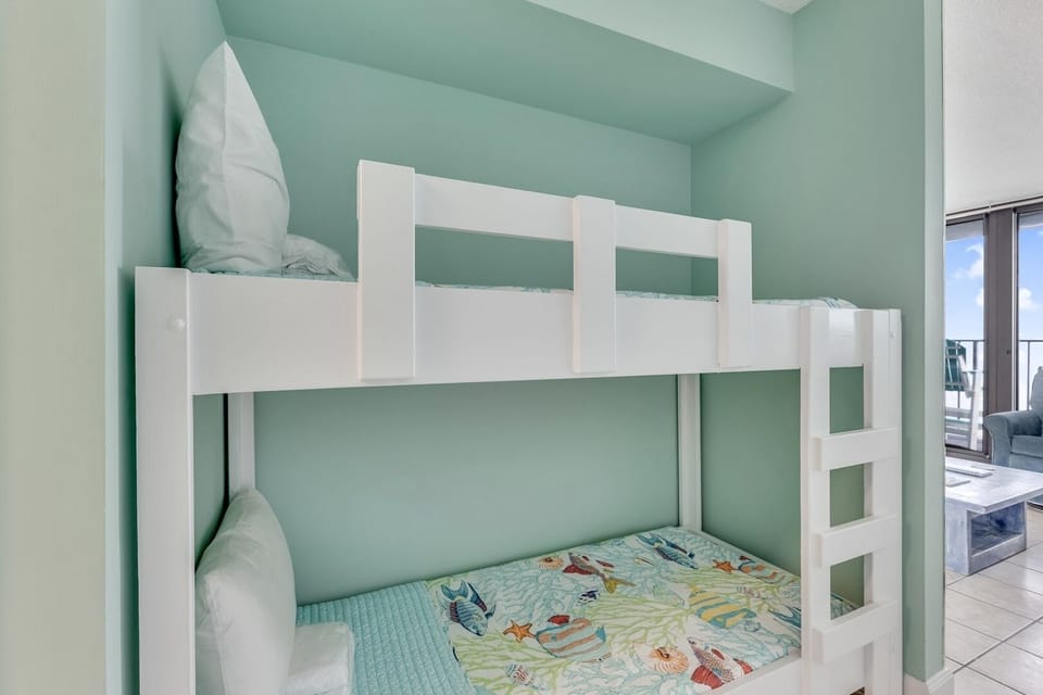 Atlantic Towers 701-print-016-016-Hall Bunks-4200x2800-300dpi