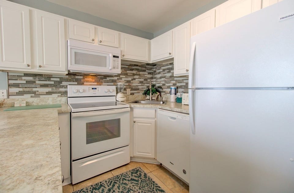 Atlantic Towers 714-print-008-002-Kitchen-4200x2760-300dpi