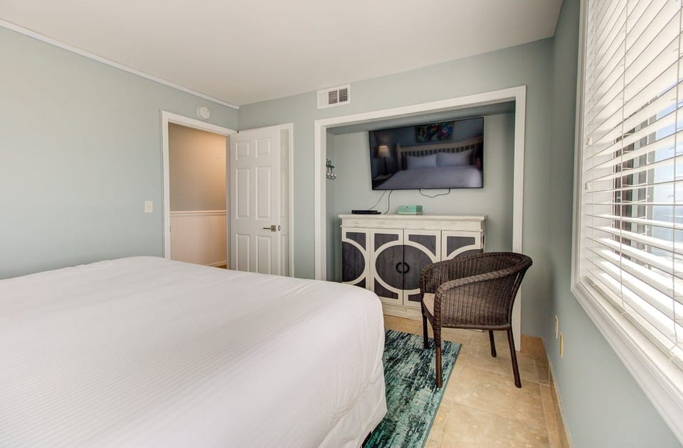 Atlantic Towers 714-print-017-027-Bedroom 2-4200x2761-300dpi