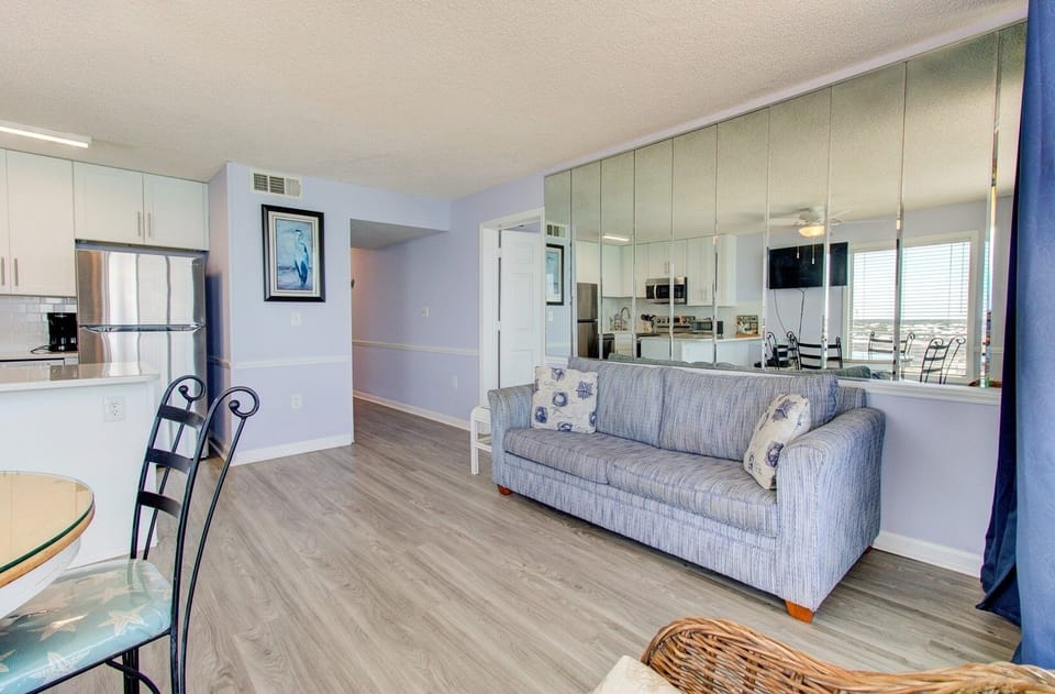 Atlantic Towers 1014-print-004-010-Main Living Area-4200x2760-300dpi