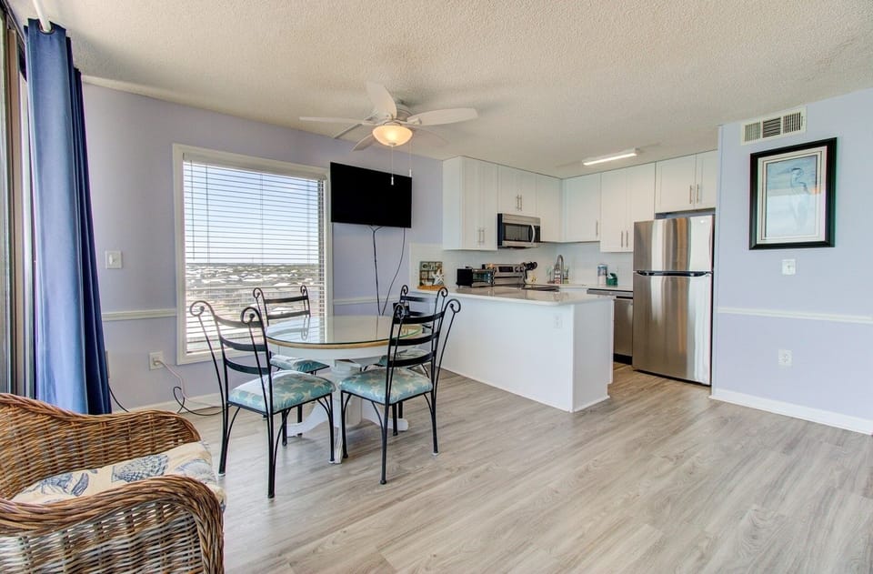 Atlantic Towers 1014-print-006-009-Main Living Area-4200x2760-300dpi