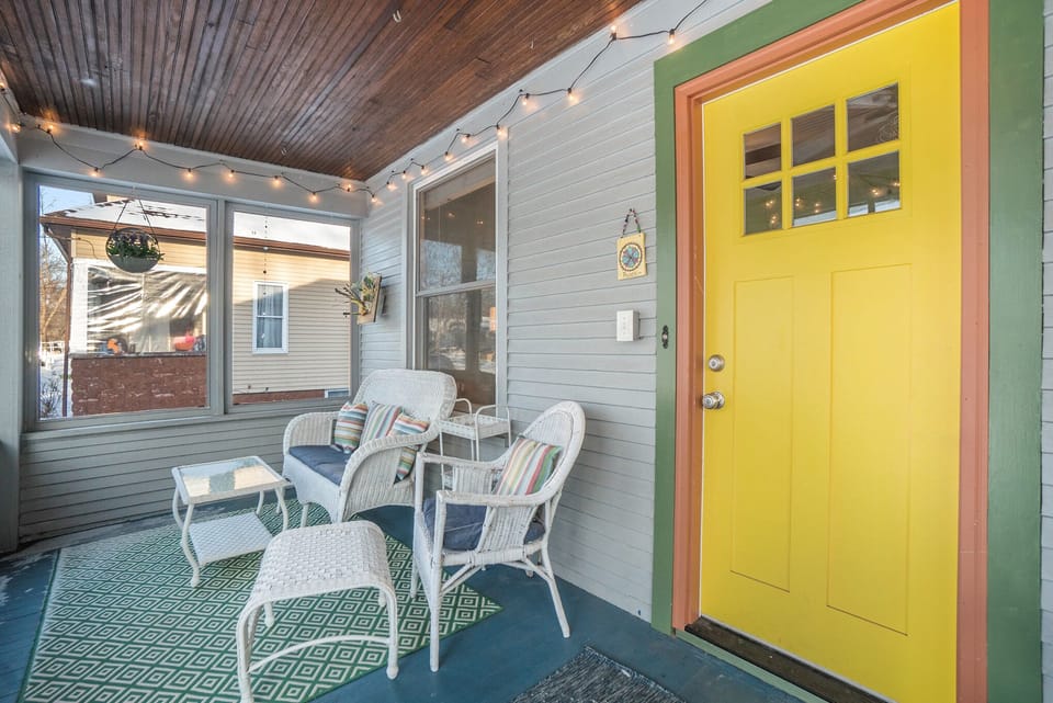 Enjoy your mornings/evenings on the screened in front porch!
